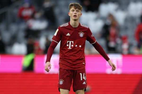 记者：蒂尔曼转会药厂，埃因霍温特殊引进拜仁前腰万纳尔四肢替代