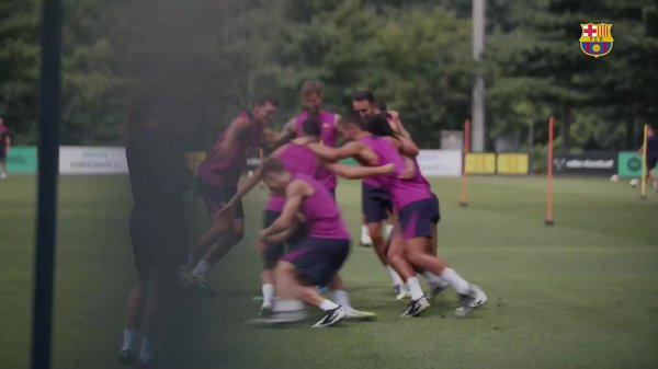 巴萨社媒晒球队训练花絮：满满的努力，还有更多的笑容！