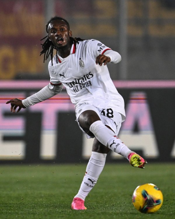 慢镜头：邦多但愿留在米兰争取位置，思劝服阿莱格里