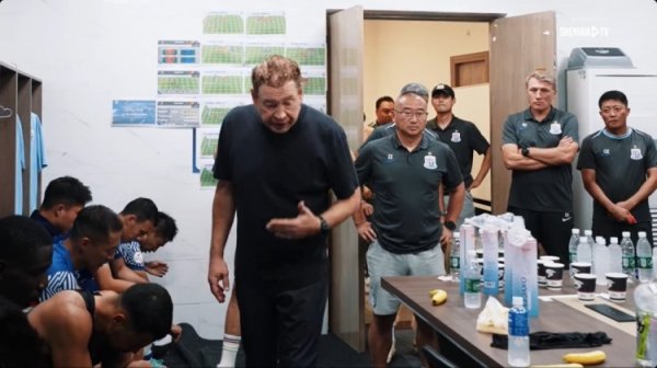 吹风机！斯卢茨基中场喊话：若是谁不念念踢，你们我方说换下来