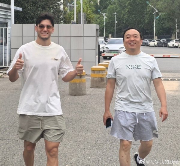 记者：萨尔瓦多受伤部位淤血严重，瞻望要两周后智力作念复位手术