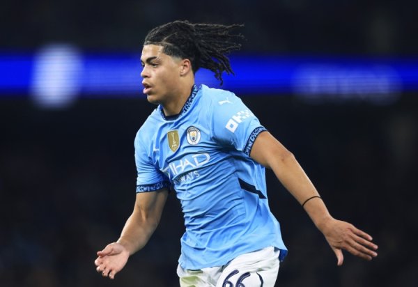 记者：曼城19岁中卫普西将租出至凯尔特东谈主，不含买断选项