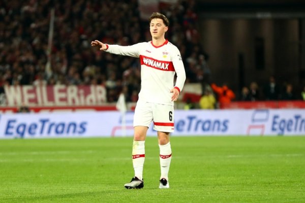 斯图加特官方：斯蒂勒左脚踝外侧韧带部分扯破，能否出战拜仁待定