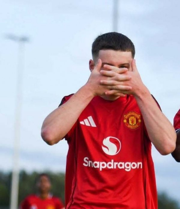 鲁尼：我没怎样去管女儿凯，在曼联有很棒的锤真金不怕火指点他