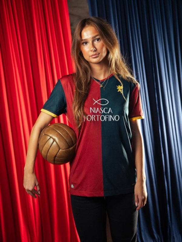 热那亚女足新征引爆相聚，球迷盛赞：现役最好意思、足坛最性感球员