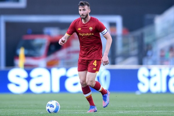 记者：尤文对克里斯坦特不感敬爱，莫得迹象标明会用麦肯尼交换