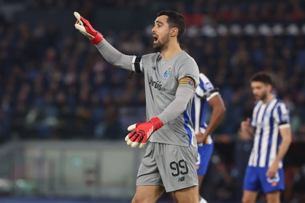 记者：利雅得得手极端迪奥戈-科斯塔，已与波尔图战争