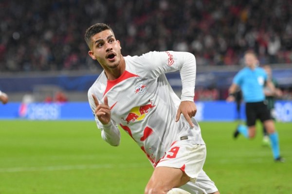 德天外：不莱梅仍在鼓吹引进安德烈-席尔瓦，球员高薪资成为进击