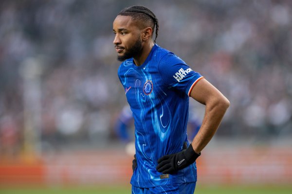 卫报：切尔西挑升恩昆库加钱换西蒙斯，莱比锡但愿签回前者