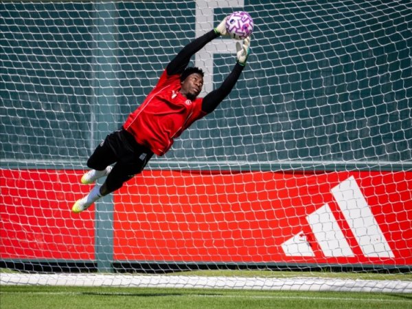 天外：塞斯科插足了曼联首训，奥纳纳和都尔克泽一同伤愈归队教师