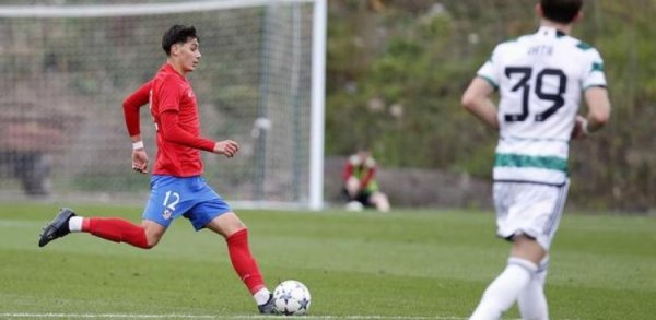 世体：巴萨暖和马竞20岁中卫斯皮纳，但瞻望不会在今夏引进他