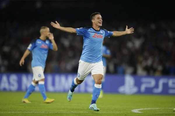 拉斯帕多里告别：感谢那不勒斯，三年内两夺意甲冠军令东谈主难以置信