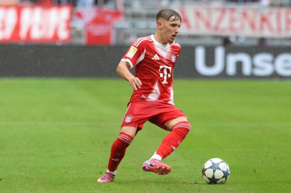 拜仁总监弗洛因德：咱们对伦纳特-卡尔在新赛季的发扬充满期待