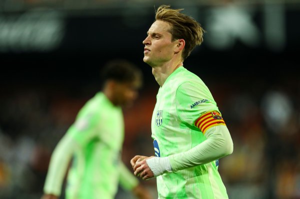 世体：尽管双方愿意继续，但巴萨与德容续约因与其经纪人解约受阻