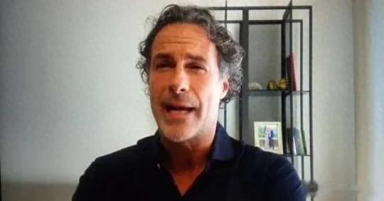 罗纳尔多的好友, 17年头秀, 37岁退役, 其余时分谈恋爱