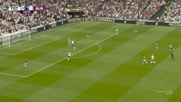 新规初次在英超触发！伯恩利门将手执球提高8秒，送给热刺角球