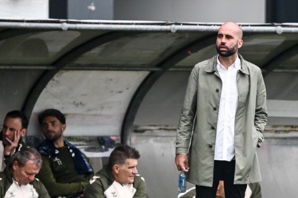 塞尔塔主帅谈黄潜与巴萨在国际比赛：从球员和球迷角度斟酌诀别适