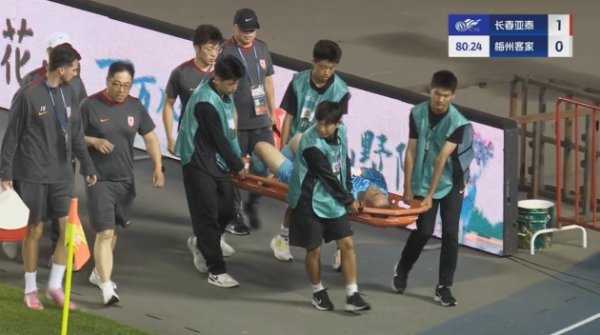 亚泰官方：吴亚轲右腿膝要津外侧半月板挫伤，需要3-5个月康复