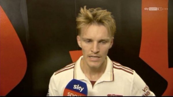 厄德高中场休息还要被采访引动怒，球迷：失实！让球员去专注比赛