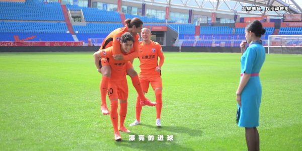 整活儿😂玉昆球员与昆明航空空乘合拍俟机安全应知创意告白