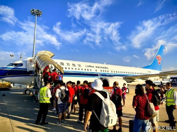 博主：助阵足协杯，河南队160余名远征球迷乘坐包机前去成齐
