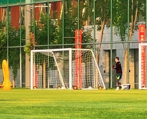 博主：国安全队备战足协杯半决赛 侯森已投入昨天查验