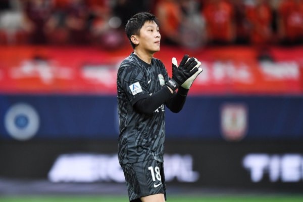 王国明：赛前球队对点球有商讨 扑出点球后还认为还没踢完呢