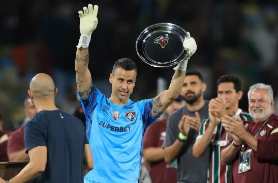 巨匠：44岁的法比奥冲突了希尔顿保抓的出场记载，何等伟大的设立