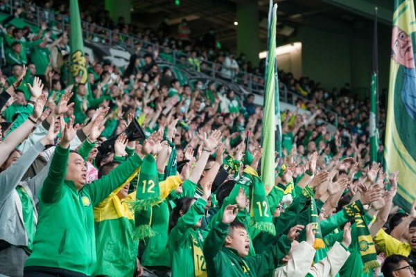 责任日球迷关心不减！足协杯两场半决赛现场不雅世东说念主数均超4万