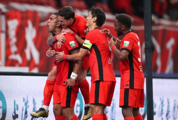 足球报：海港虽暂过期1分，但背面赛程沉重，需作念好面临困难准备