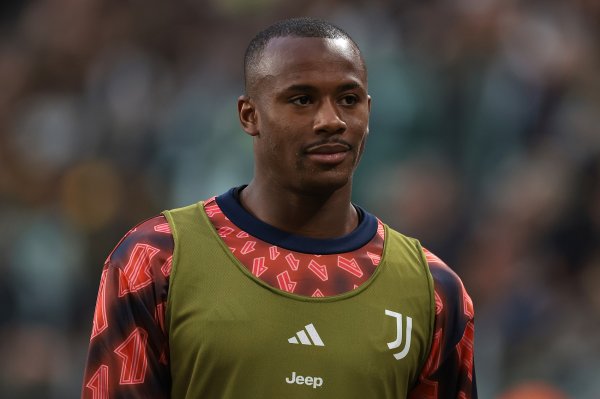 意媒：尤文后卫贾洛已抵达土耳其，完成体检后永远转会贝西克塔斯