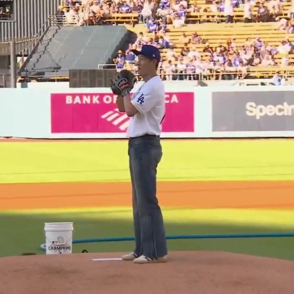 跨界联动！孙兴慜身穿谈奇衣着，为洛杉矶谈奇比赛开球