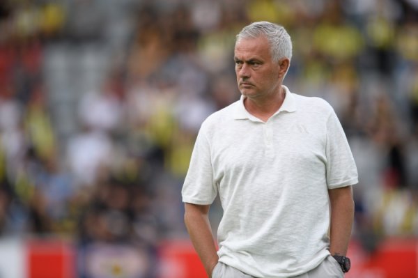 亿元主帅！穆帅活命所获解约金累计约9400万镑，认为6支球队支付