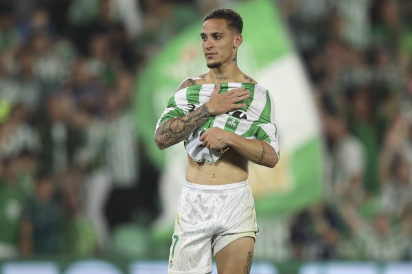 马卡：曼联坚捏对安东尼只卖不租，贝蒂斯沟通购买球员部分所有权