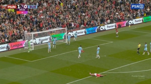 躺倒一派！阿玛德半佛门打飞，皆尔克泽凯旋躺地上&阿莫林无言了