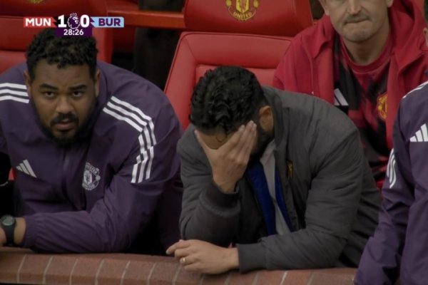 大腿伤了😩库尼亚拉伤无法坚握伤退，场边阿莫林无奈捂脸