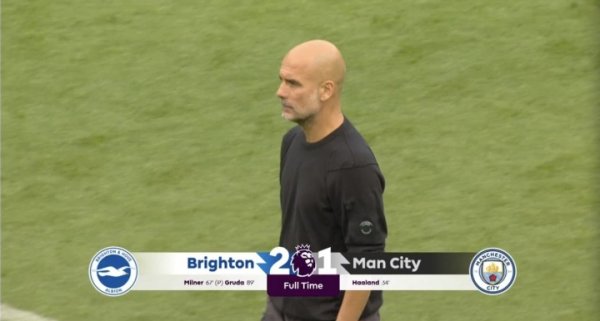 生无可恋！瓜迪奥拉赛后留在场上踱步，一脸愁容向球迷鼓掌致敬