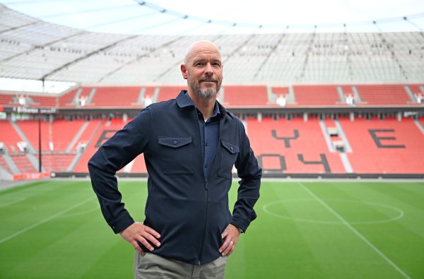 记者：药厂发现滕哈赫是邪恶东谈主选时没挥霍时期，但当初为啥要请他