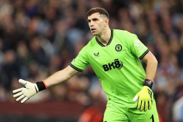 最终遭曼联死一火！电讯报：大马丁是夏窗最大输家，维拉球迷难见原