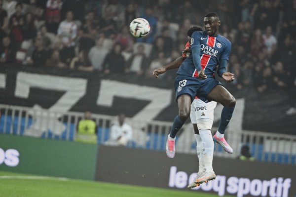 记者：穆阿尼正在赶赴伦敦准备摄取热刺体检，径直租赁无购买权