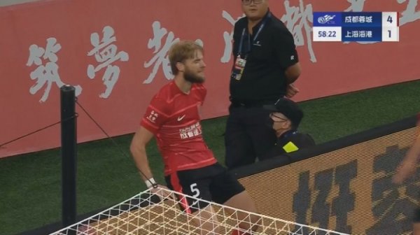 再度拉开比分！莱切特后点头球破门，蓉城4-1高出海港