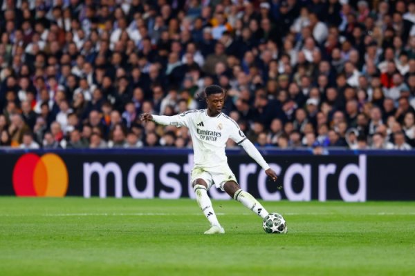 马卡：卡马文加脚踝扭伤缺席比赛，预计9月份国家队比赛日后复出