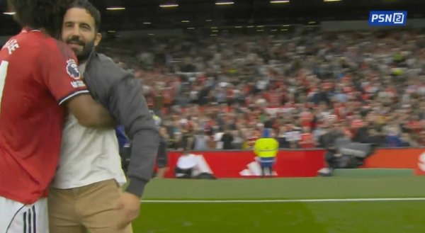 绝杀抑遏易！B费赛后吼怒+与队友拥抱，王人尔克泽与阿莫林庆祝