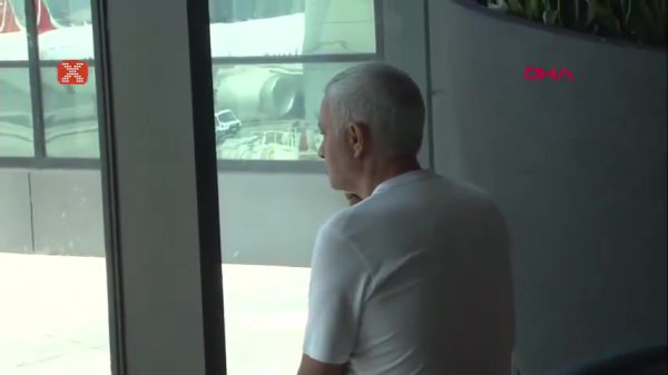 下一站去哪？穆里尼奥现身伊斯坦布尔机场，将伺隙离开土耳其