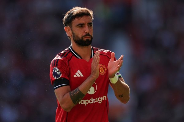 曼晚：曼联坚抓B费今夏离队可能性极小，里面临其离队传奇困惑