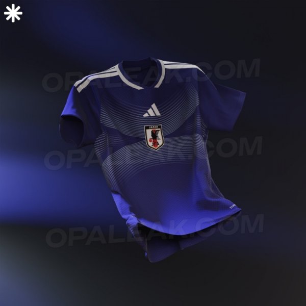 日本队2026宇宙杯主场球衣谍照：正面有白色波澜条纹