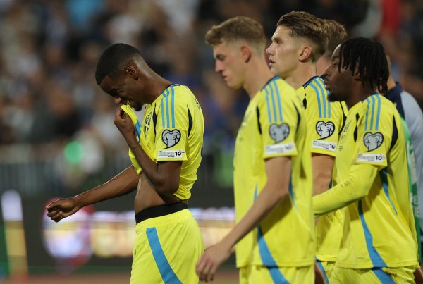 哑火！瑞典锋线3人身价超2亿今夏转会费近3亿 战世界第95一球未进