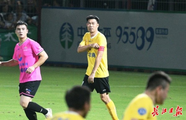 长江日报：47岁企业家赵国成，成为“汉超”首次“熔断”触发者