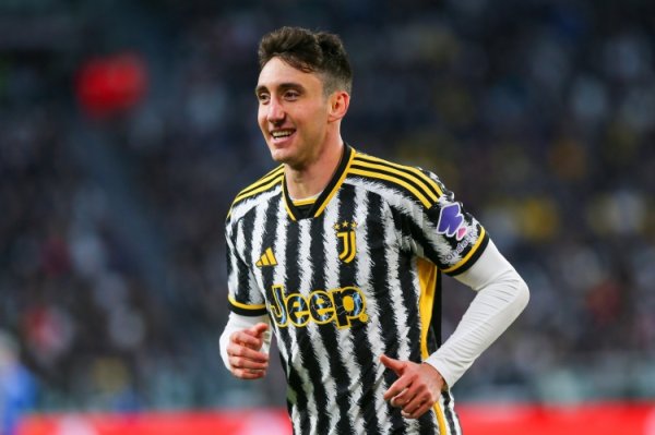 坎比亚索：拿到闻东说念主奖深感侥幸，但恰恰赶上我停赛有点滑稽