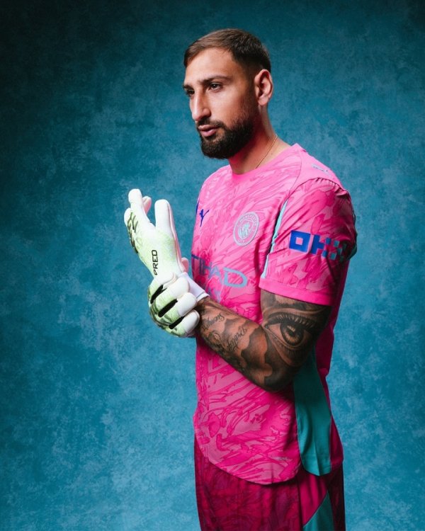 处事策画这块🤑26岁多纳鲁马10年赚8850万，曼城5年6500万+奖金